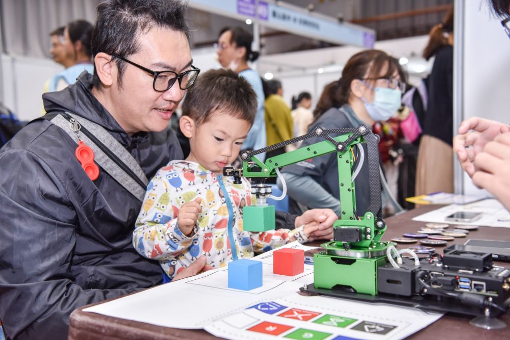 臺北科學日引領親子探索量子世界 臺師大攜手臺北市政府 打造全民科普嘉年華